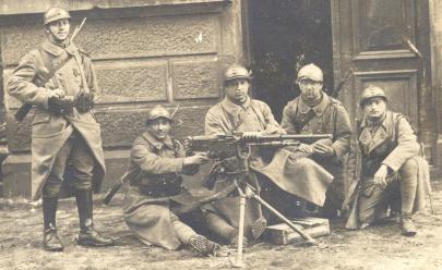 US Soldiers in Nazi Library